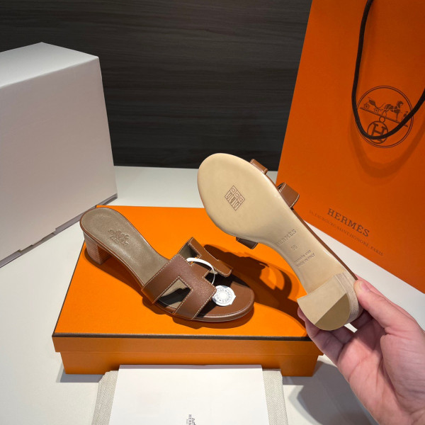 H**mes oasis sandal