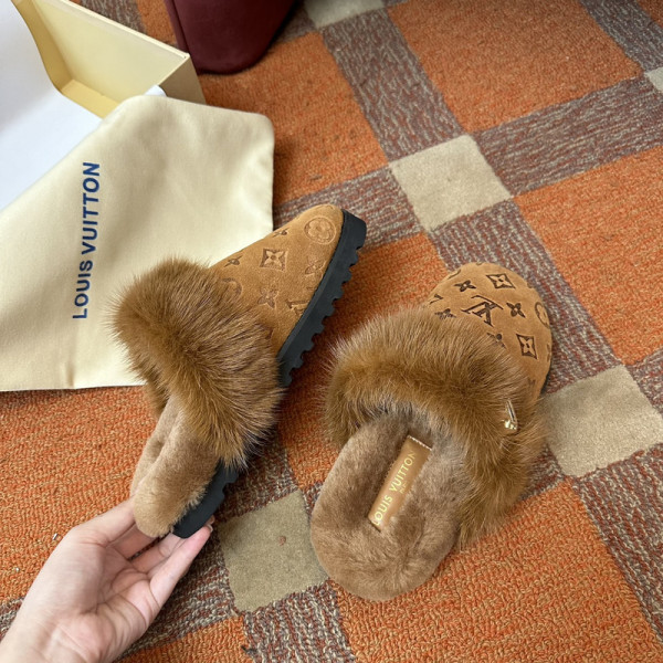 l0*is V*t0n sandals