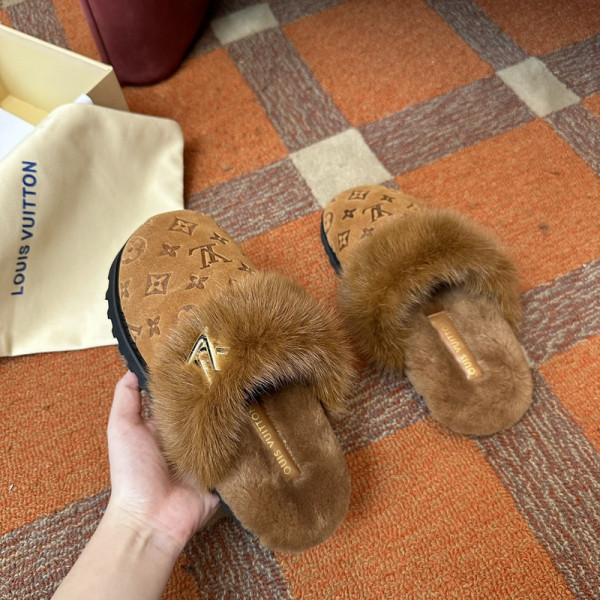l0*is V*t0n sandals