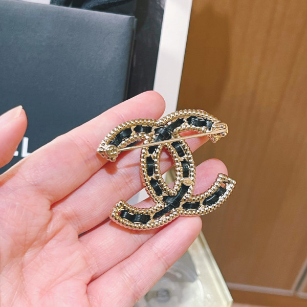 CL BROOCH