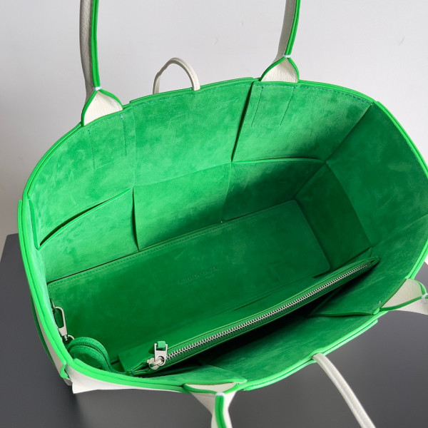 bo*te*ga Ve*ne*ta small arco tote bag