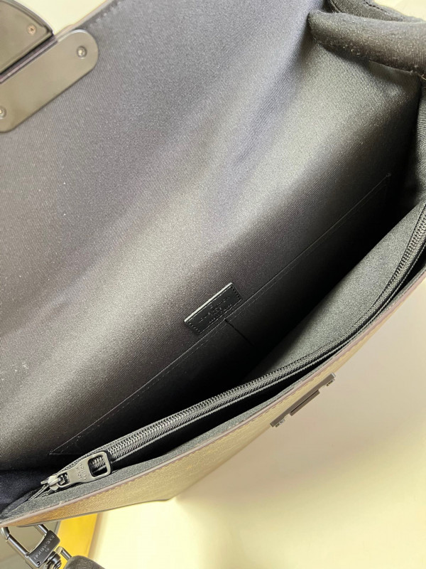 l0*is V*t0n s lock briefcase