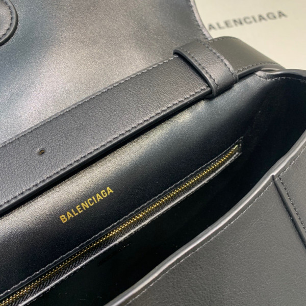 Ba*len*cia*ga downtown medium shoulder bag