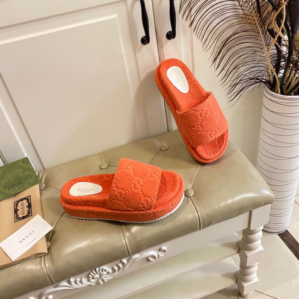 G*u*i gg platform sandal