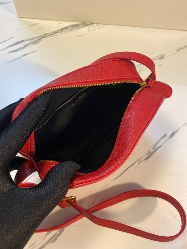 Ba*len*cia*ga everyday camera bag xs