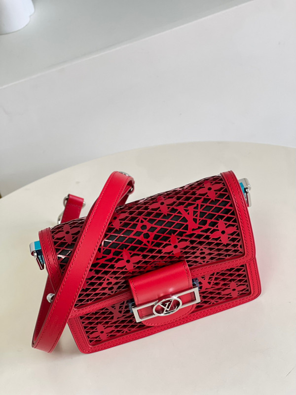 l0*is V*t0n dauphine mini