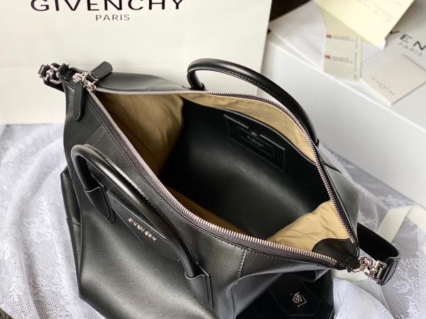 GIENVCHY ANTIGONA SOFT