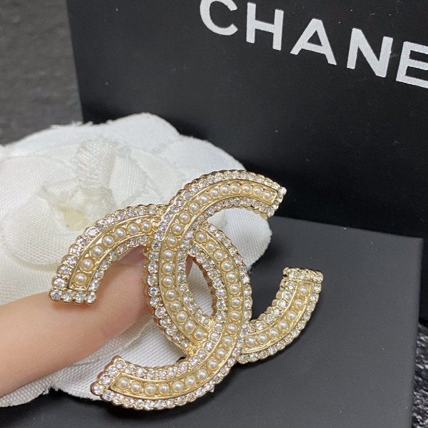 CL BROOCH