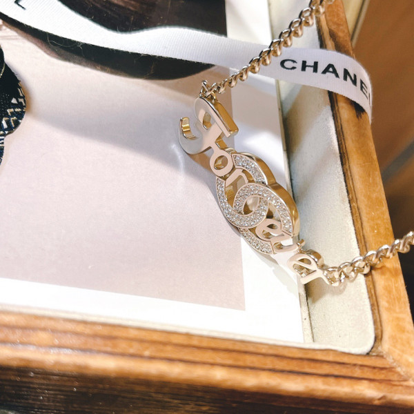 CL NECKLACE