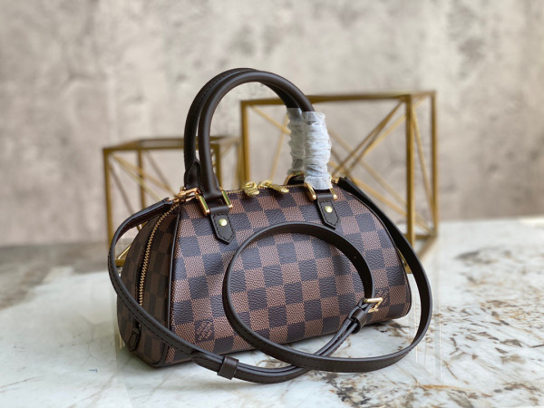 l0*is V*t0n vintage bag