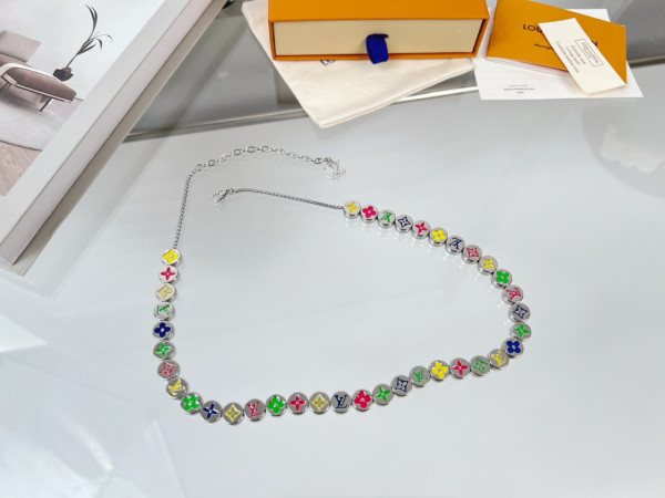l0*is V*t0n necklace