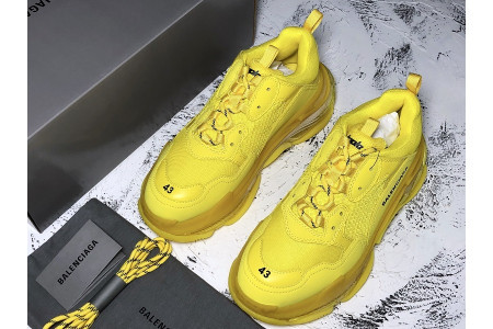 Ba*len*cia*ga triple s
