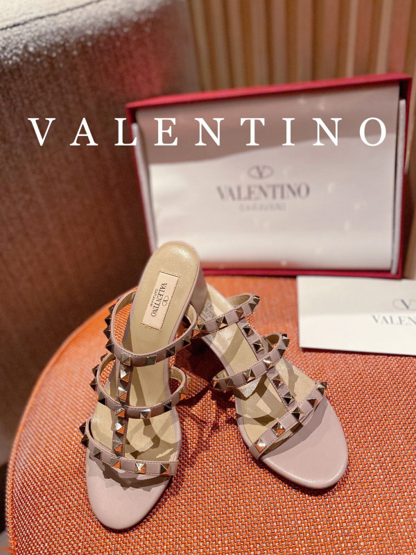 VALENTINO ROCKSTUD CALFSKIN LEATHER SLIDE SANDAL