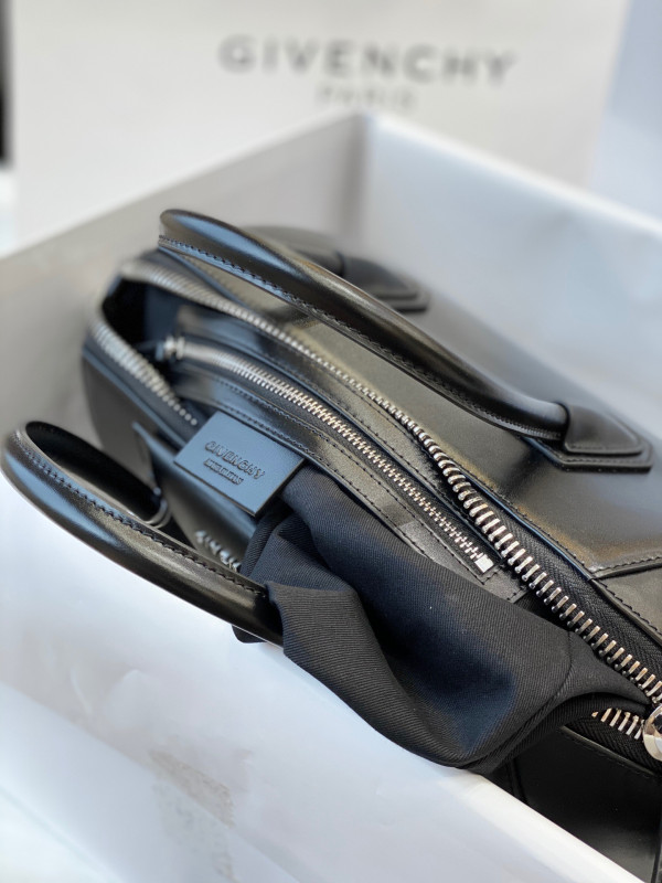 GIENVCHY ANTIGONA MINI/SMALL/MEDIUM IN SMOOTH LEATHER