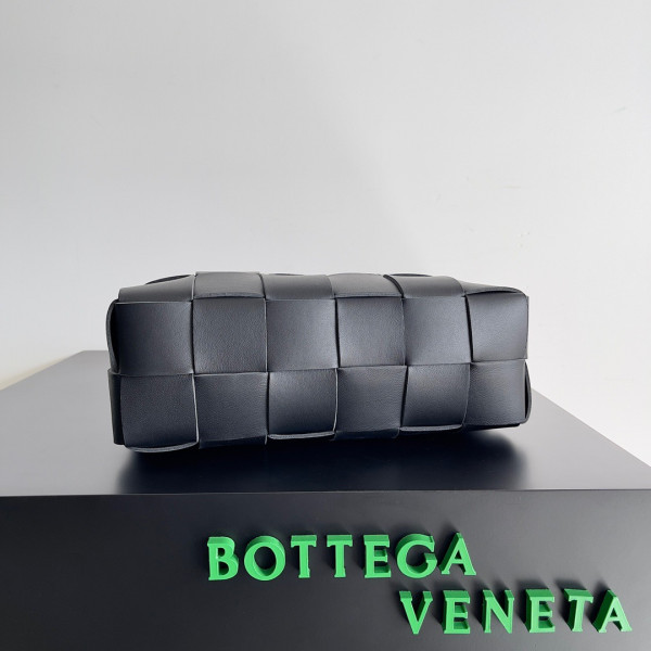 bo*te*ga Ve*ne*ta brick cassette