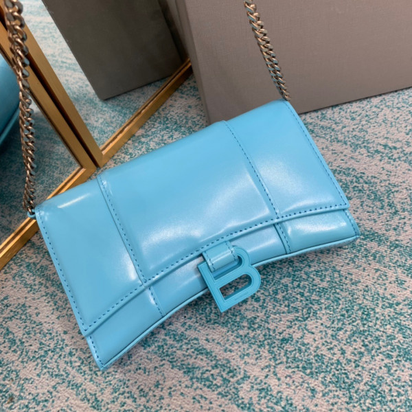 Ba*len*cia*ga hourglass wallet on chain