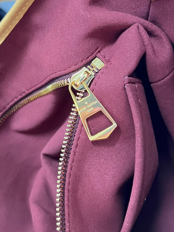 l0*is V*t0n carryall pm