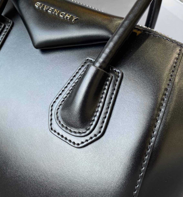 GIENVCHY ANTIGONA MINI/SMALL/MEDIUM IN SMOOTH LEATHER