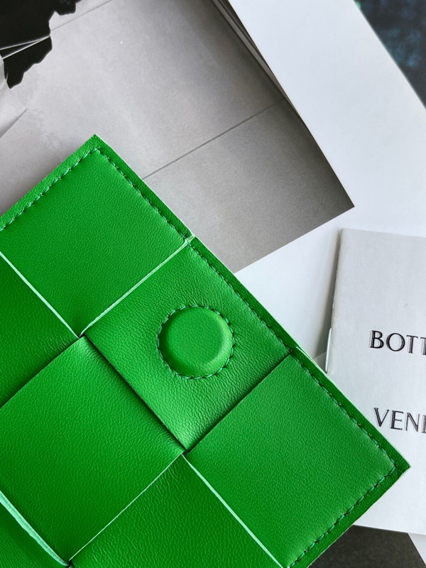 bo*te*ga Ve*ne*ta candy mini cassette-12*8*4cm