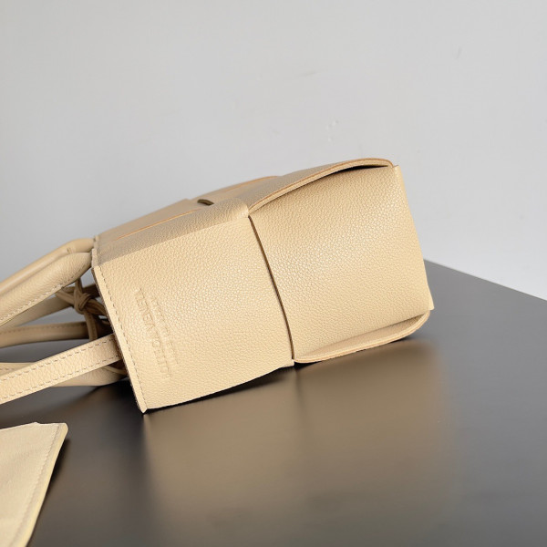bo*te*ga Ve*ne*ta arco mini tote
