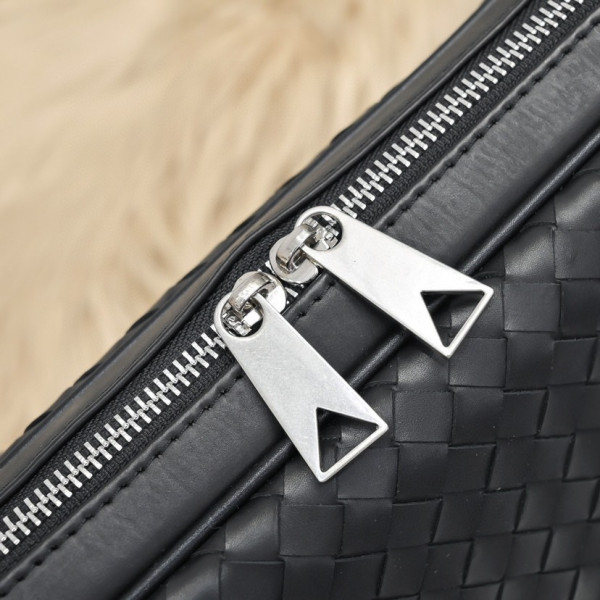 bo*te*ga Ve*ne*ta slim intrecciato briefcase