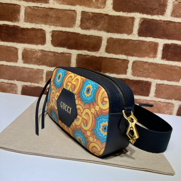 G*u*i gg messenger bag
