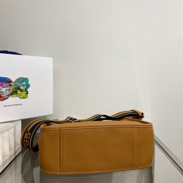 Pra*a leather hobo bag