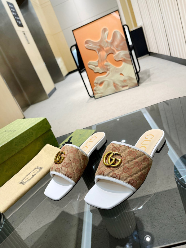 G*u*i gg matelassé canvas slide sandal