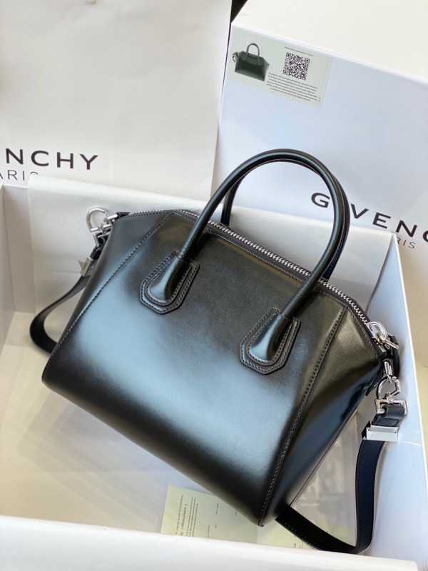 GIENVCHY ANTIGONA MINI/SMALL/MEDIUM IN SMOOTH LEATHER
