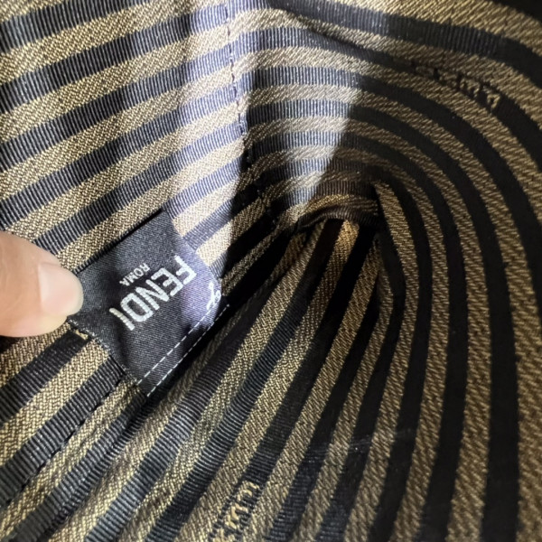 F**di wallet on chain with pouches