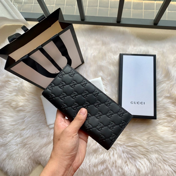 G*u*i long wallet