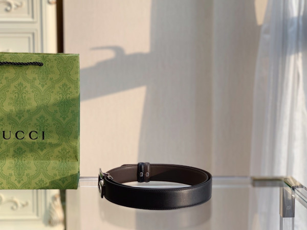 G*u*i reversible belt with square g buckle