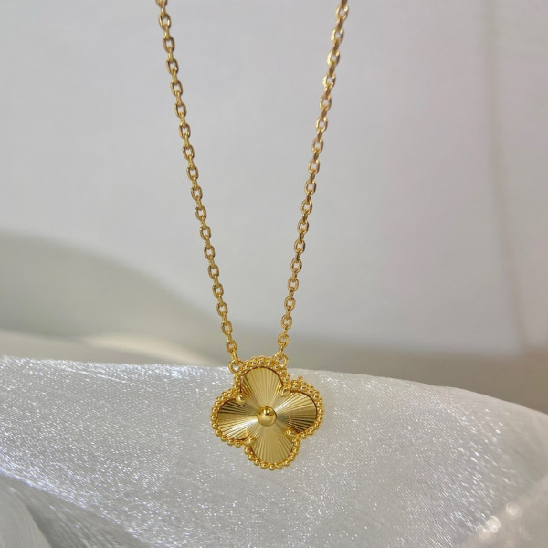 V*N CL*F & arpels  perlée necklace