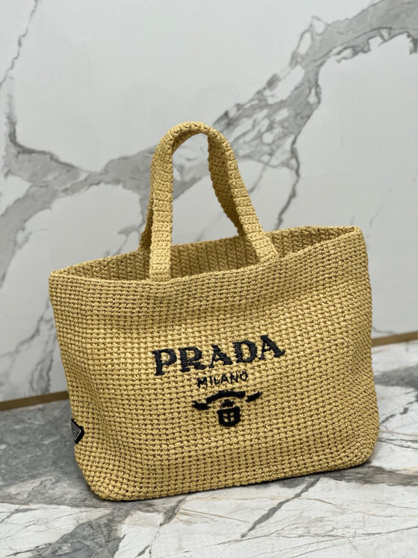 Pra*a crochet tote bag