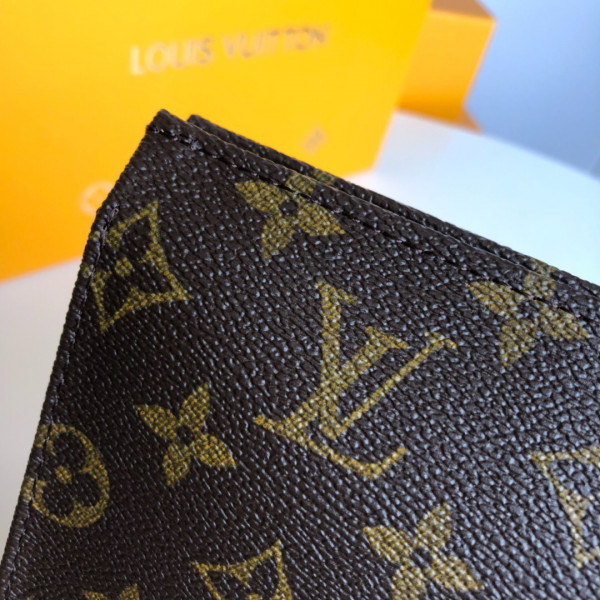 l0*is V*t0n toiletry pouch 26