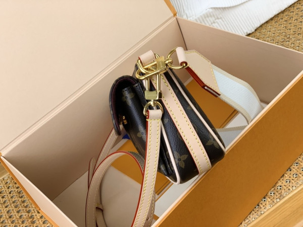 l0*is V*t0n vibe bag-25*15*8cm