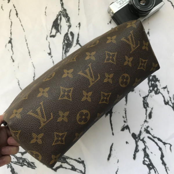 l0*is V*t0n pallas beauty case