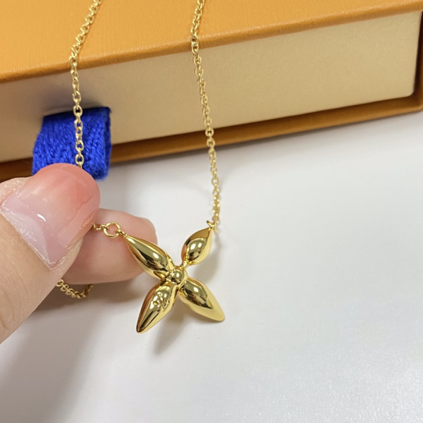l0*is V*t0n necklace