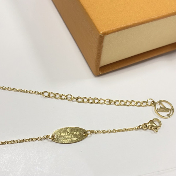 l0*is V*t0n necklace