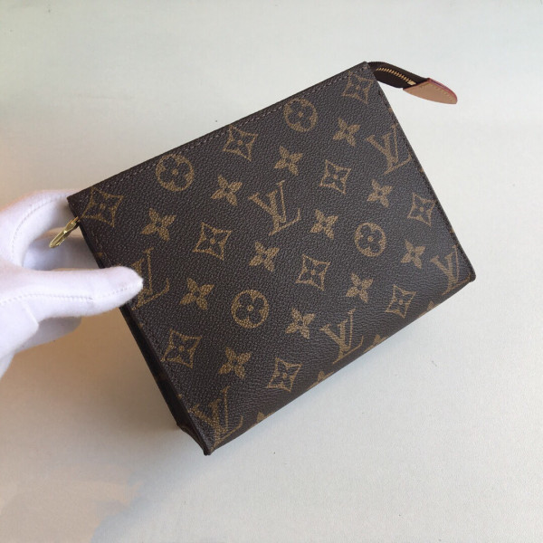 l0*is V*t0n toiletry pouch 19