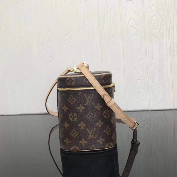 l0*is V*t0n toiletry bag