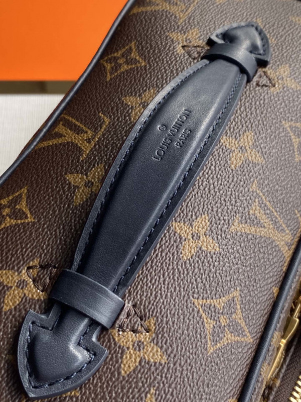 l0*is V*t0n toiletry bag