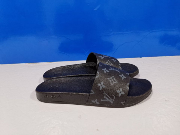 l0*is V*t0n slippers
