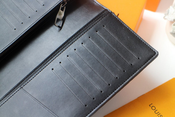 l0*is V*t0n brazza wallet
