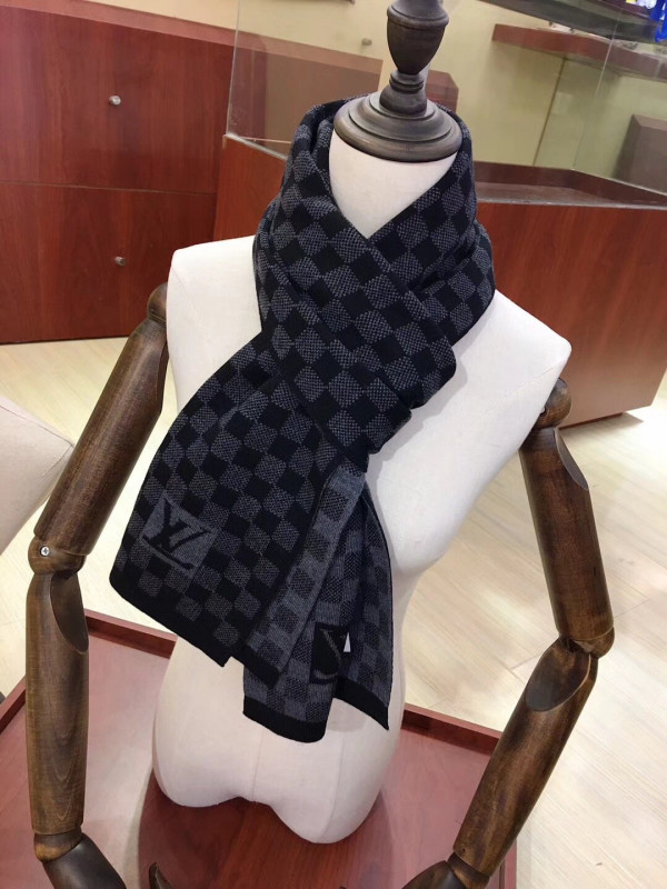 l0*is V*t0n scarf