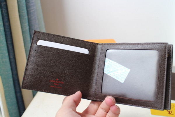 l0*is V*t0n amerigo wallet