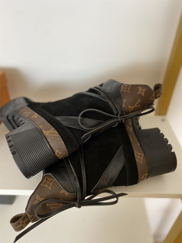 l0*is V*t0n boots