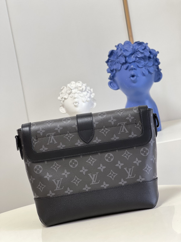 l0*is V*t0n saumur messenger