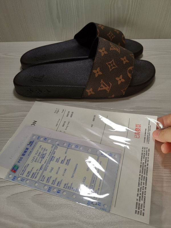 l0*is V*t0n slippers