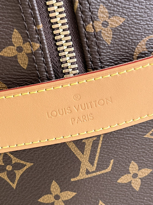 l0*is V*t0n carryall